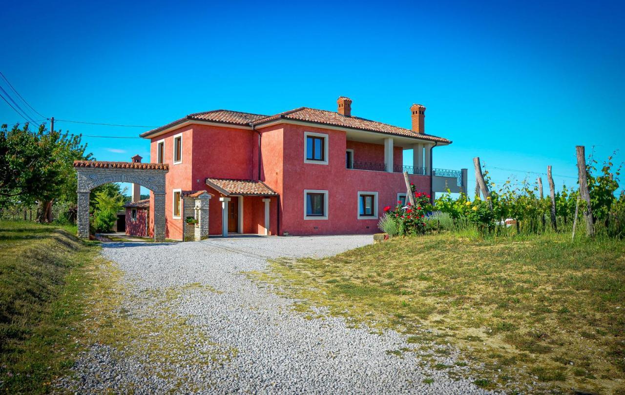 Wine & Apartment Vinales Koper Bagian luar foto
