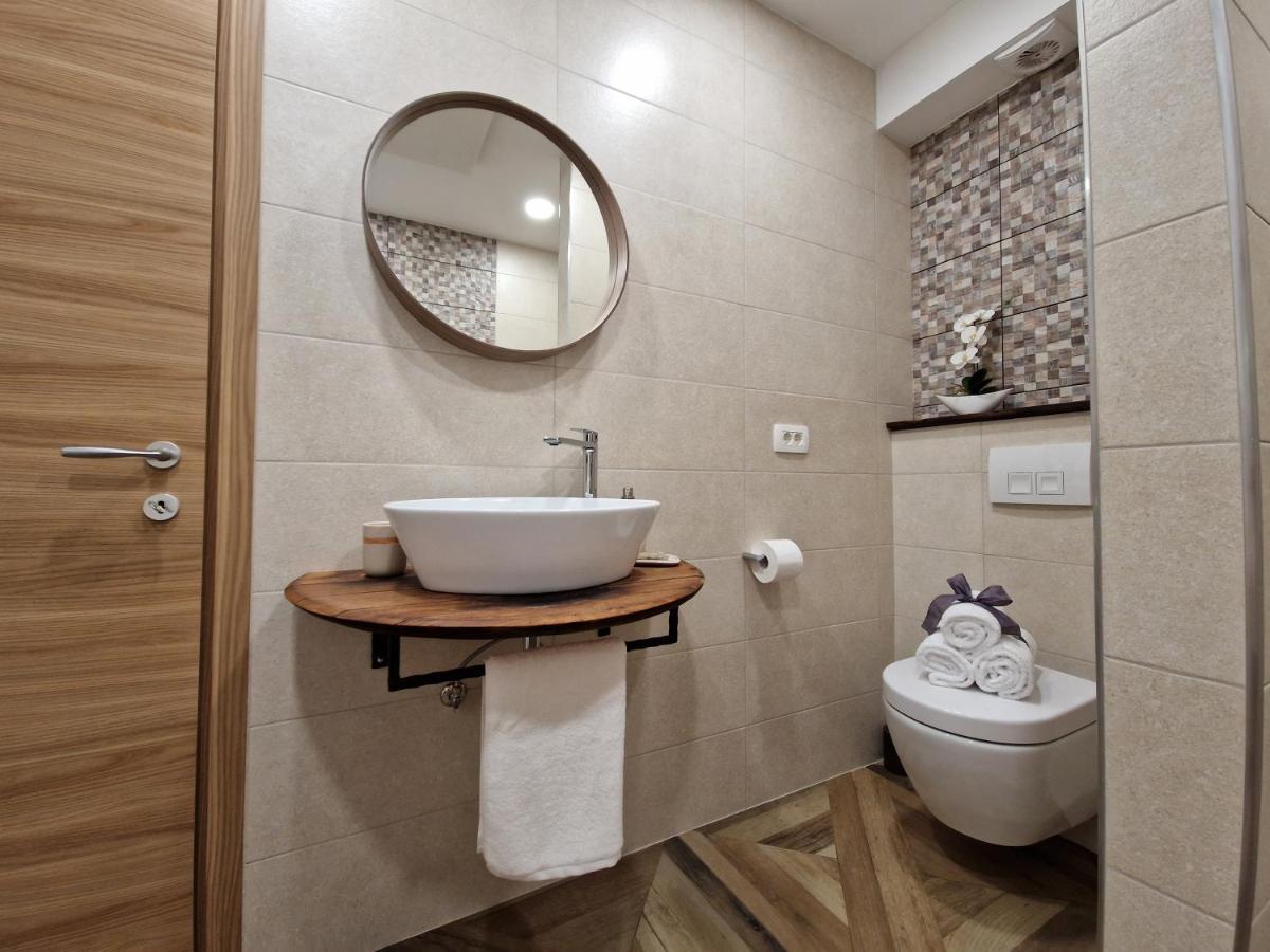 Wine & Apartment Vinales Koper Bagian luar foto
