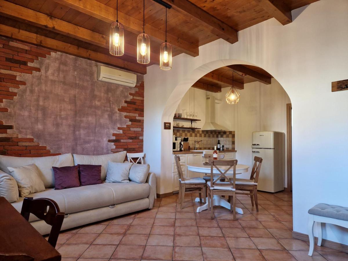 Wine & Apartment Vinales Koper Bagian luar foto