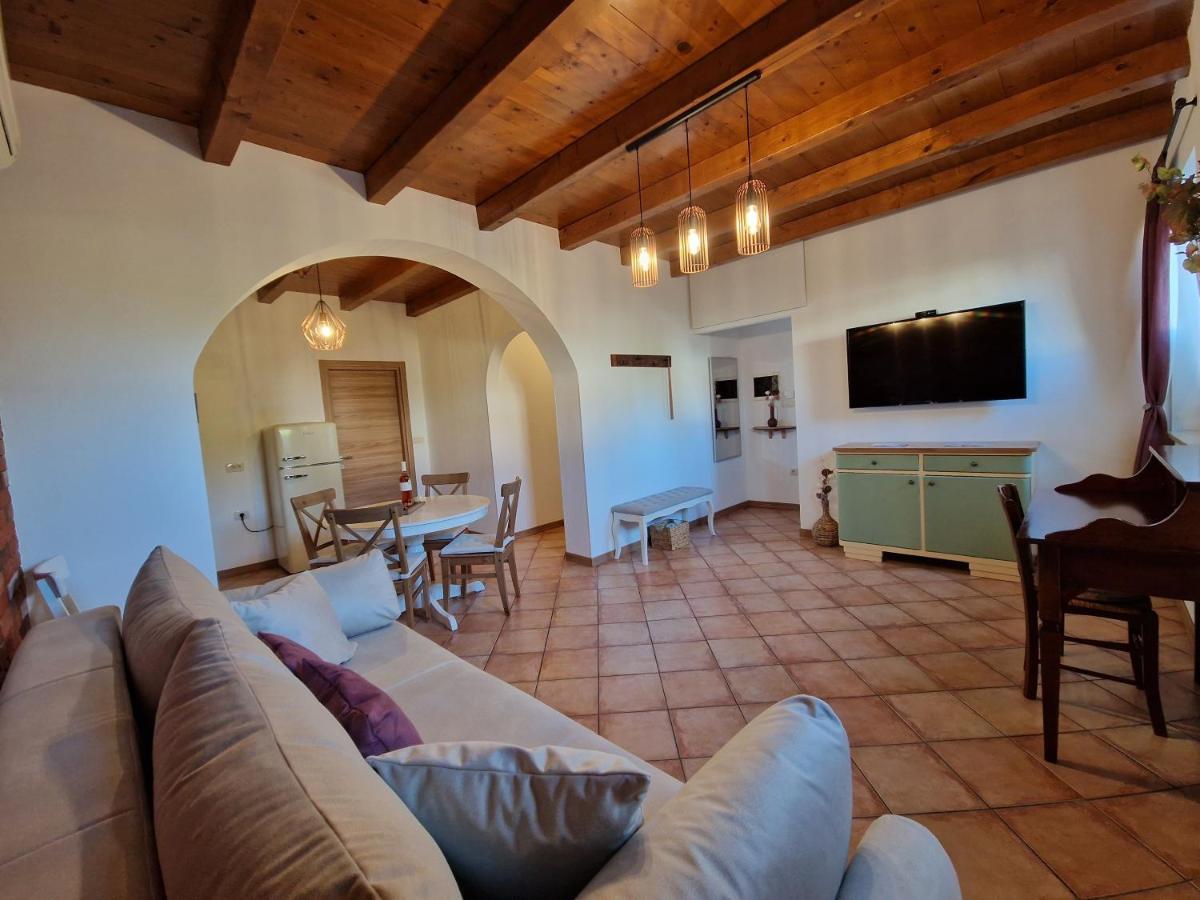 Wine & Apartment Vinales Koper Bagian luar foto