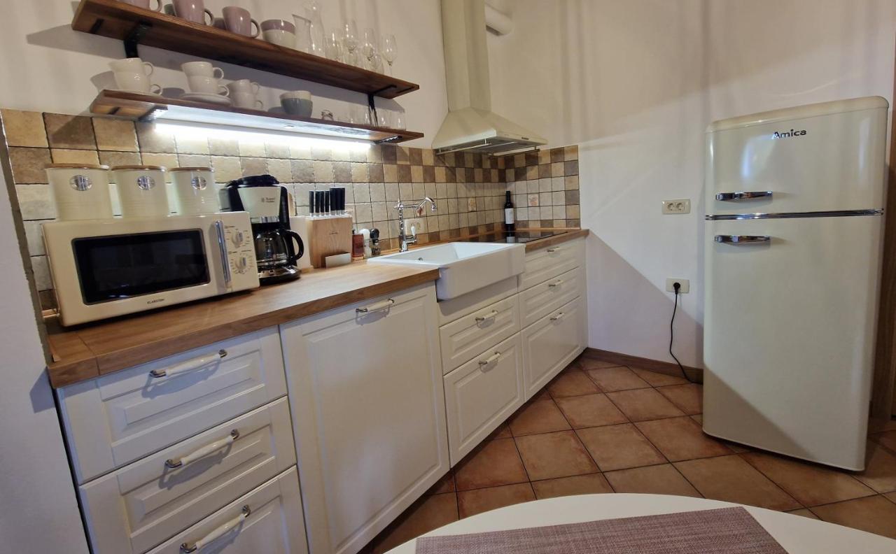Wine & Apartment Vinales Koper Bagian luar foto