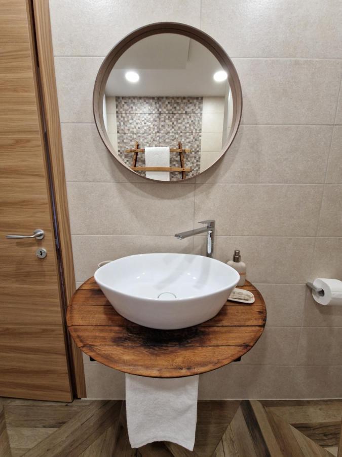Wine & Apartment Vinales Koper Bagian luar foto