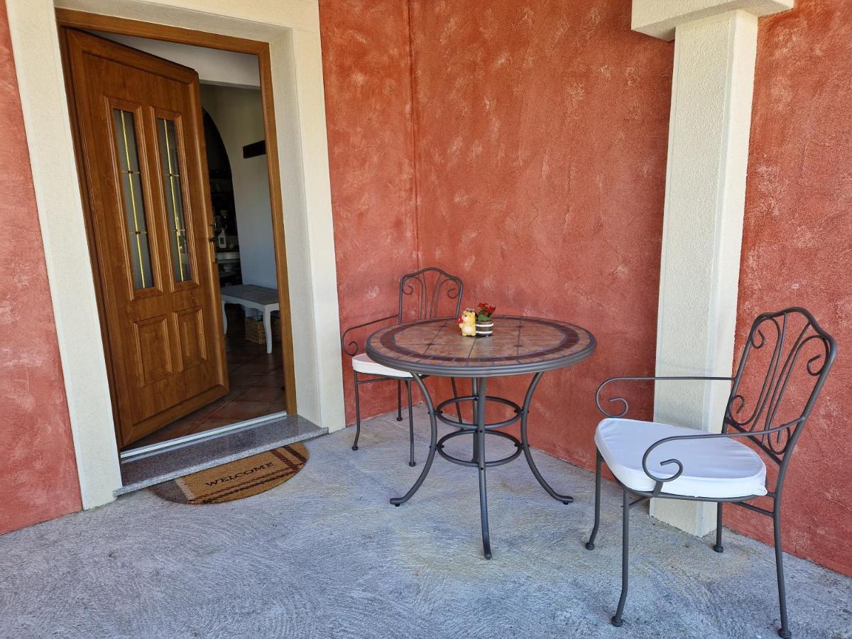 Wine & Apartment Vinales Koper Bagian luar foto
