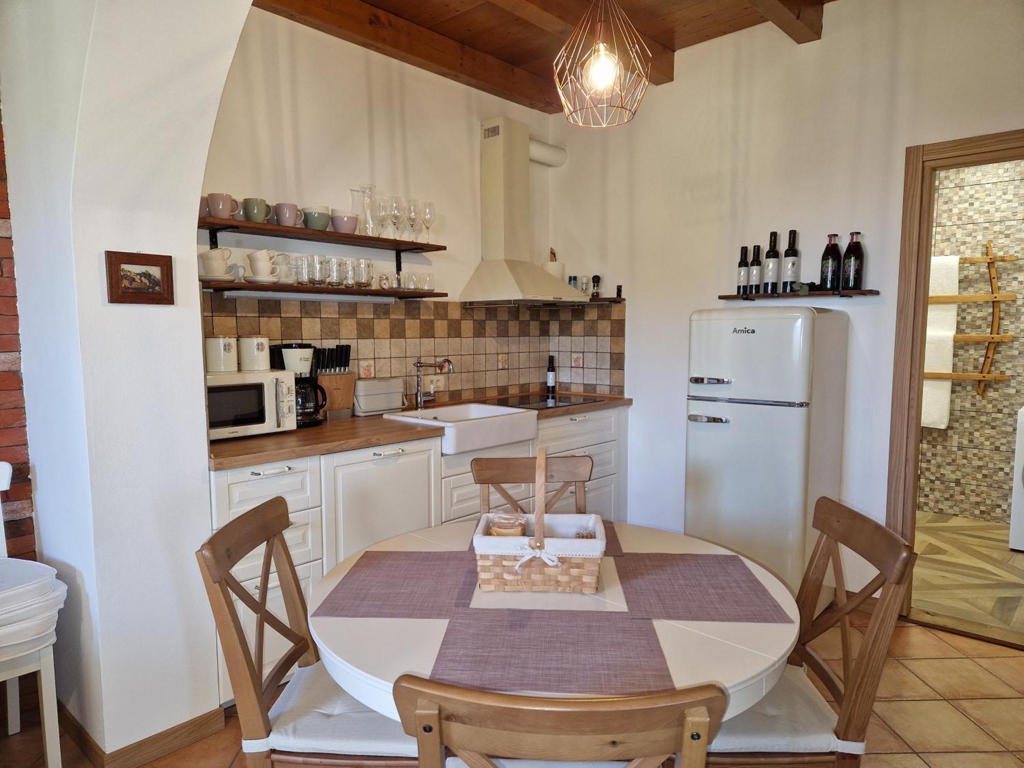 Wine & Apartment Vinales Koper Bagian luar foto