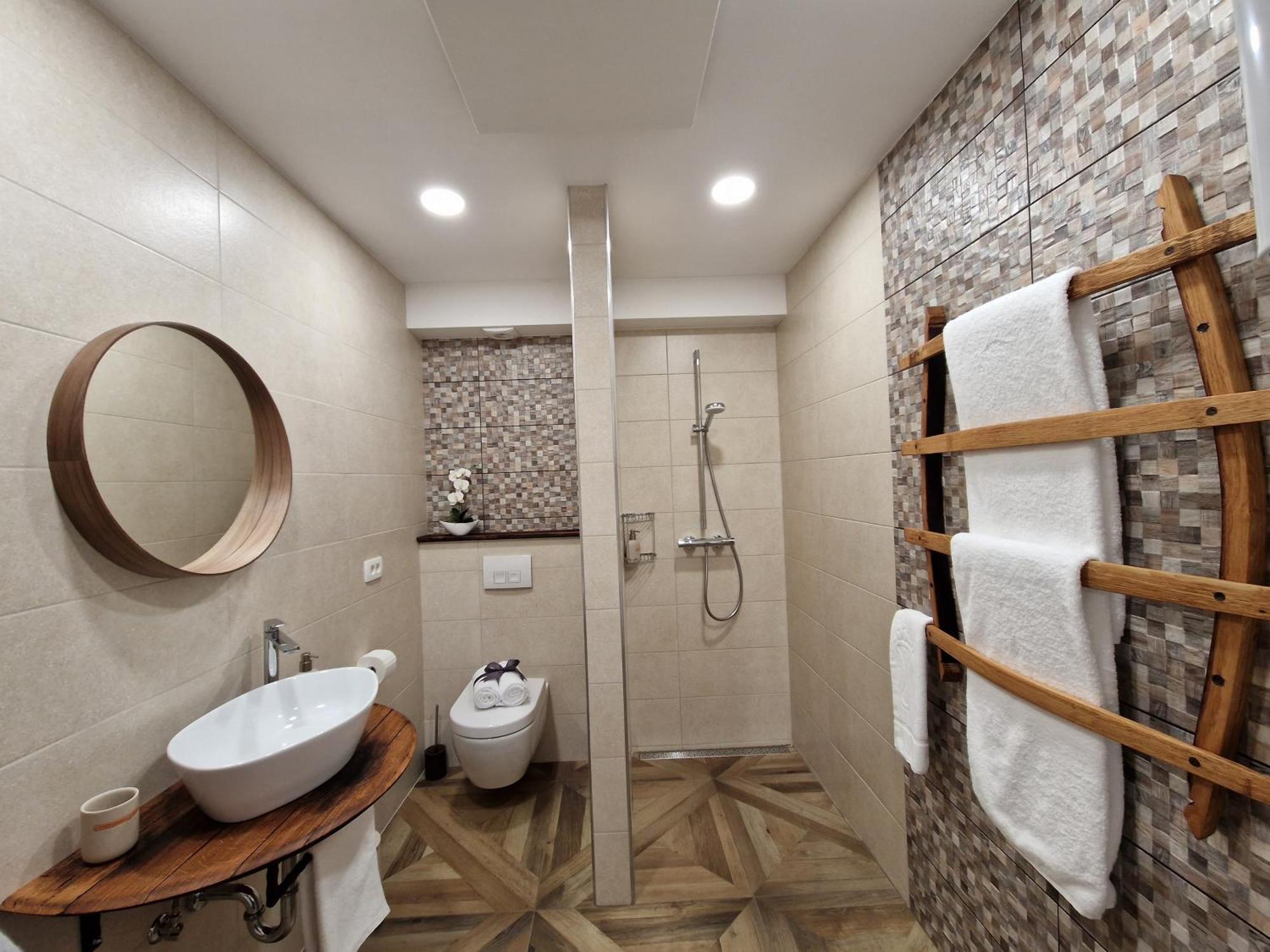 Wine & Apartment Vinales Koper Bagian luar foto